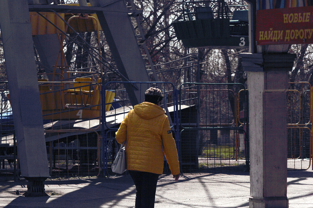 По парку - Юрий Гайворонскiий