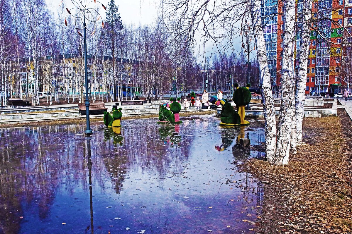 Апрель...Большая лужа в сквере Победы! - Владимир 