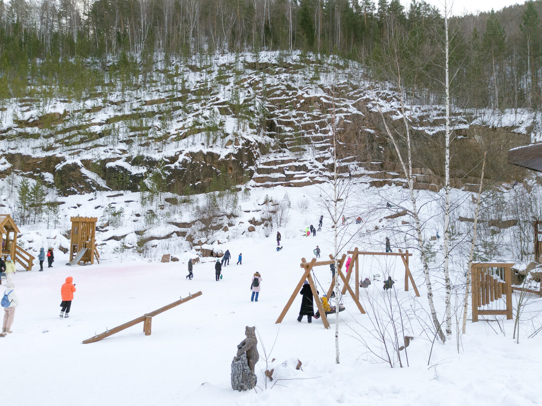 Место отдыха у гранитного карьера - Борис Руднев