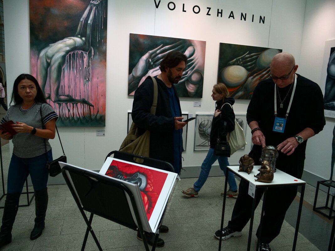 Люди на выставке - Сергей Золотавин Люди на выставке - Сергей Золотавин