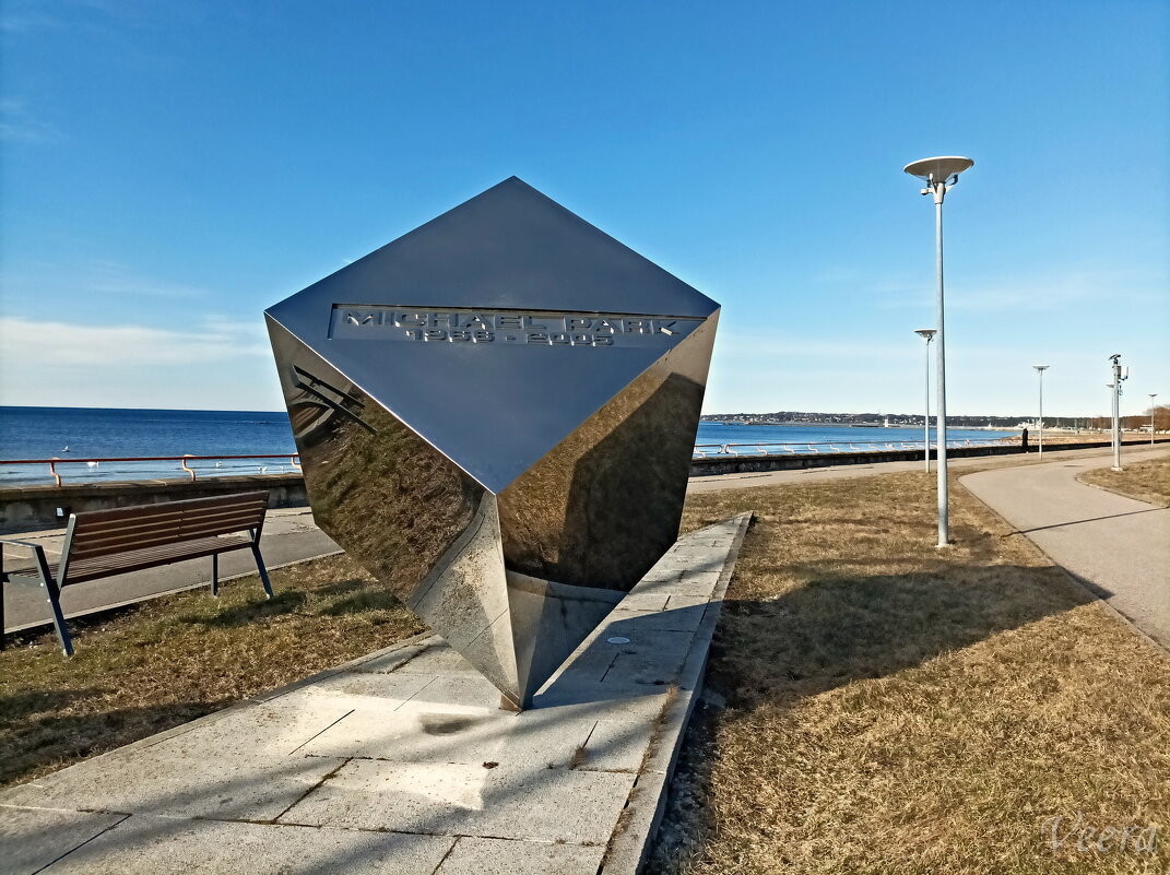 Памятник Майклу Парку - Veera V