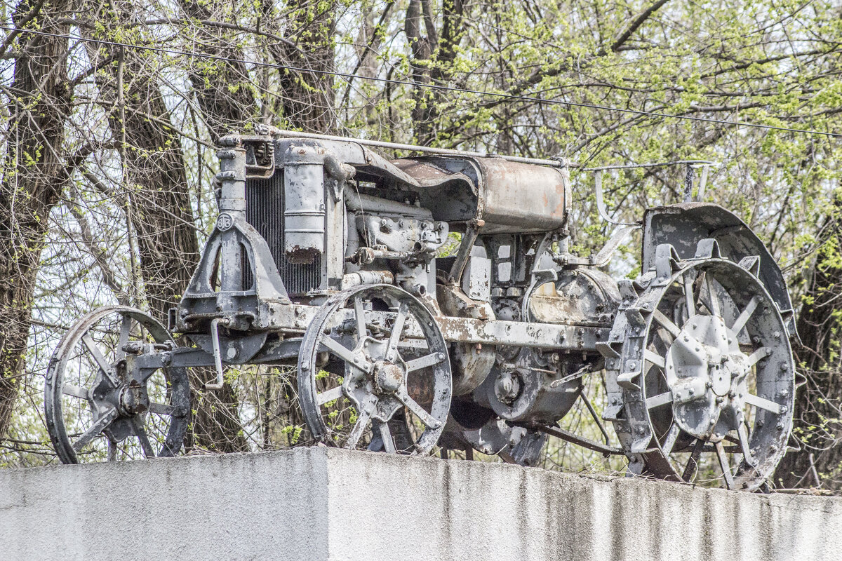 Первый трактор села Чобручи - Коля Лукашов Первый трактор села Чобручи - Коля Лукашов