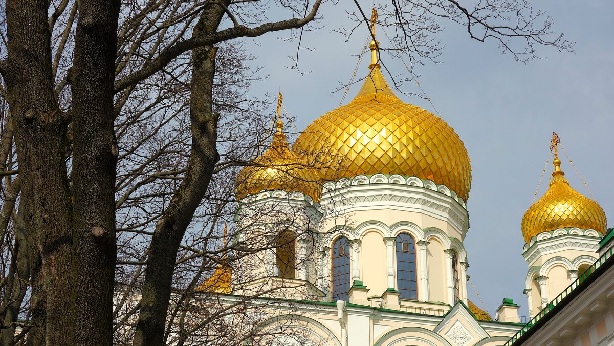 Золотое сияние куполов Воскресенского Собора... - Sergey Gordoff Золотое сияние куполов Воскресенского Собора... - Sergey Gordoff
