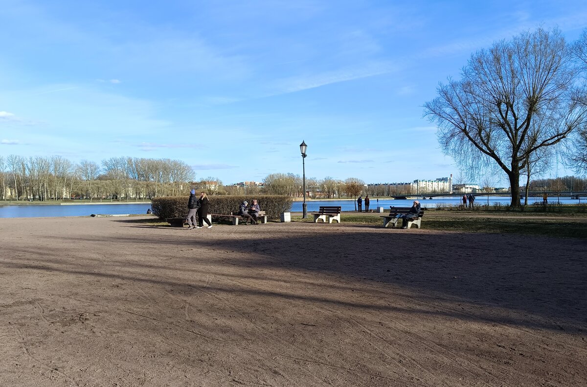 У реки в апрельский день... - Мария Васильева У реки в апрельский день... - Мария Васильева
