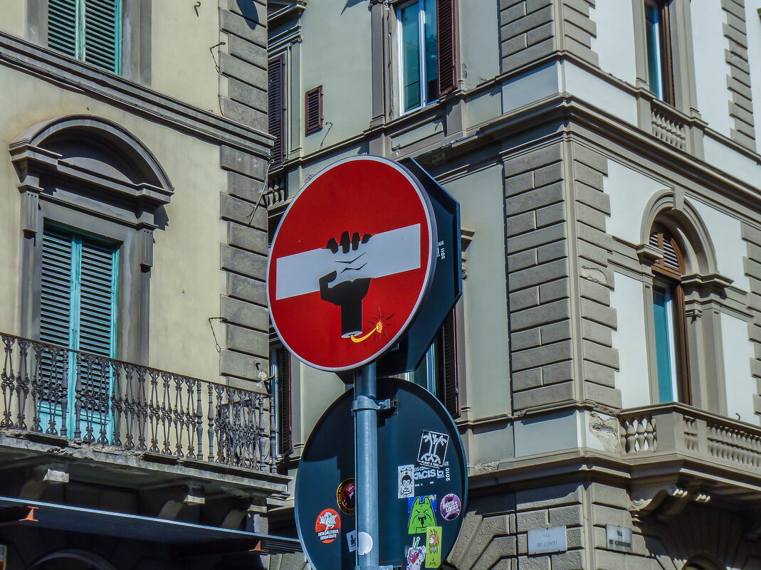 На улицах Флоренции креативные дорожные знаки - Наталья Rosenwasser На улицах Флоренции креативные дорожные знаки - Наталья Rosenwasser