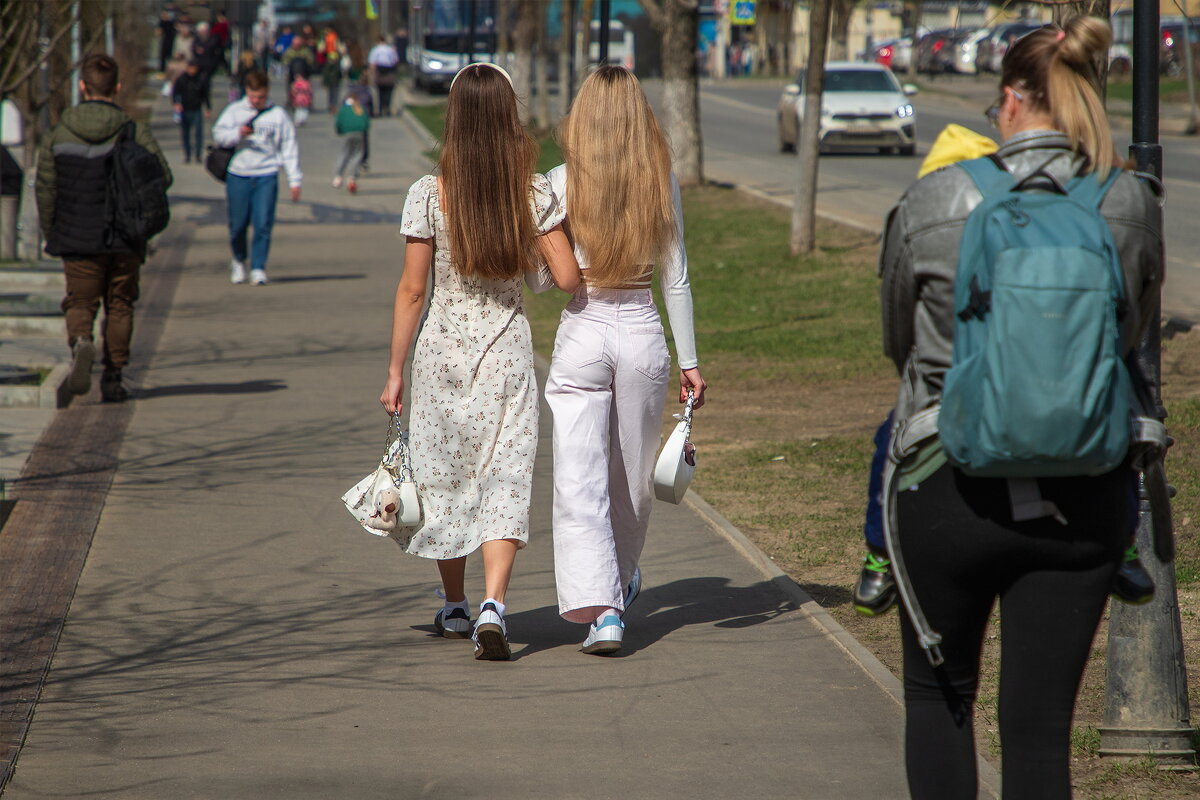 Совсем летние девчонки. - Анатолий. Chesnavik. Совсем летние девчонки. - Анатолий. Chesnavik.