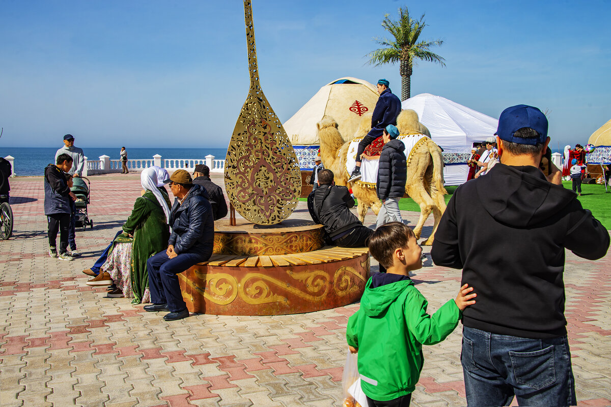 На набережной - Анатолий Чикчирный На набережной - Анатолий Чикчирный