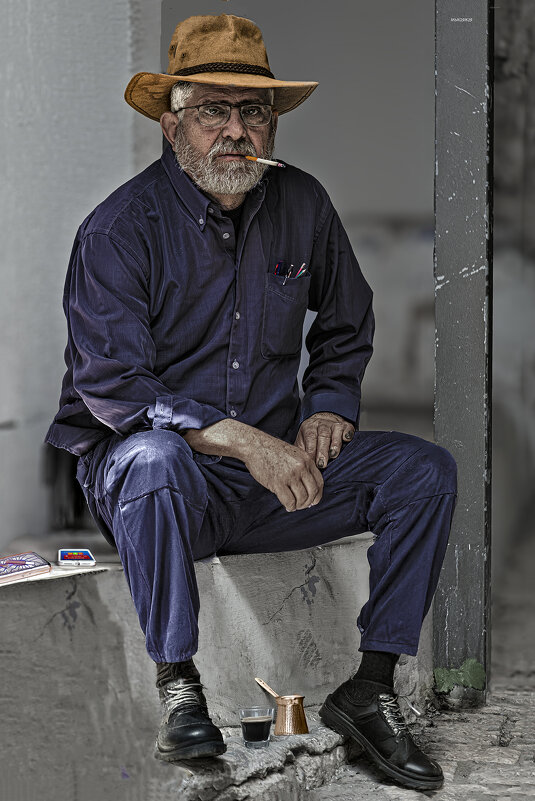 Coffee lover from Safed - Shmual & Vika Retro Coffee lover from Safed - Shmual & Vika Retro