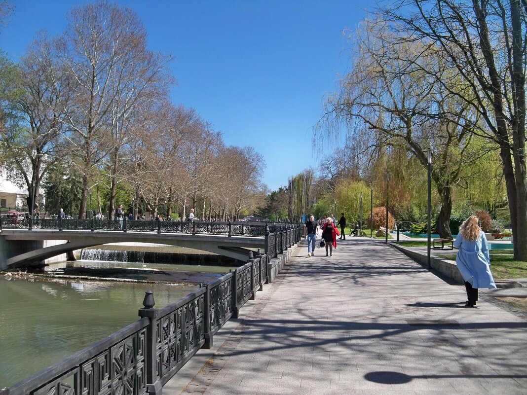 На набережной Салгира - Валентин Семчишин На набережной Салгира - Валентин Семчишин