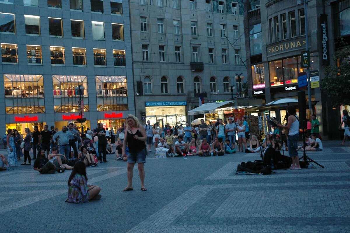 Субботний вечер на Вацлавской площади - Alexandra Sakharova