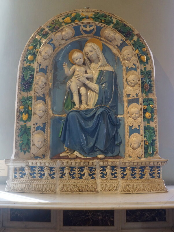 Мастерская Андреа делла Роббиа / Мадонна с младенцем / XV - XVI вв - zavitok *