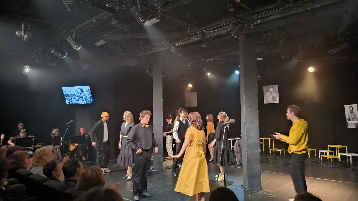 Сцена из спектакля "Прощания не будет". - Ольга 