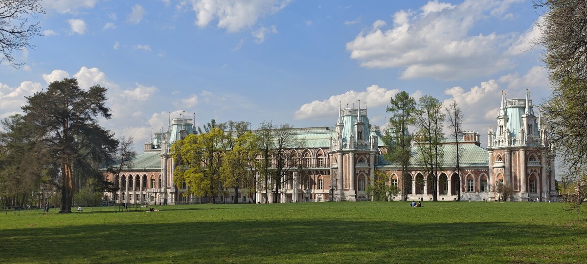 Большой дворец в Царицыно - Большая поляна - <<< Наташа >>> Большой дворец в Царицыно - Большая поляна - <<< Наташа >>>