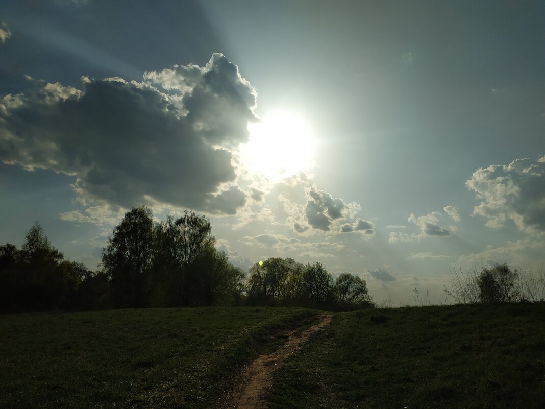 Апрель уже похожий на май - Андрей Лукьянов