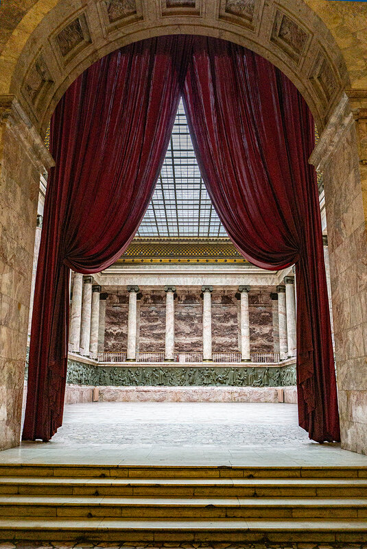 В Мраморный зал - Ирина Соловьёва