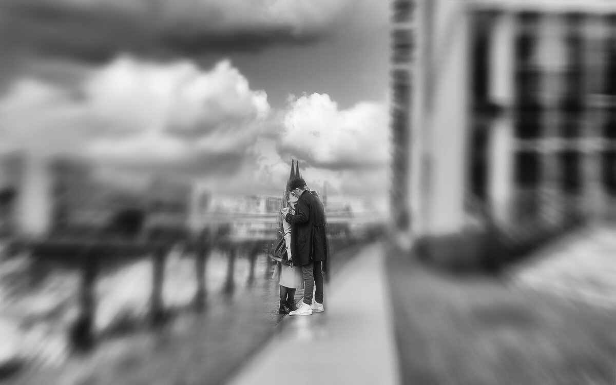 Одни в большом городе - Андроник Александр Одни в большом городе - Андроник Александр