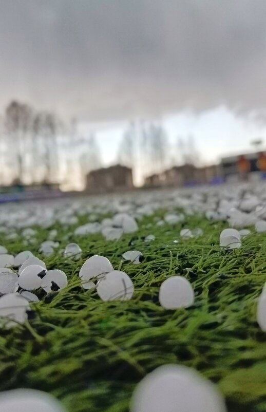 Град на футбольном поле - Виктор Град на футбольном поле - Виктор