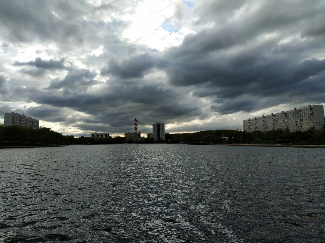 Облакастое (тучное) небо апреля - Андрей Лукьянов