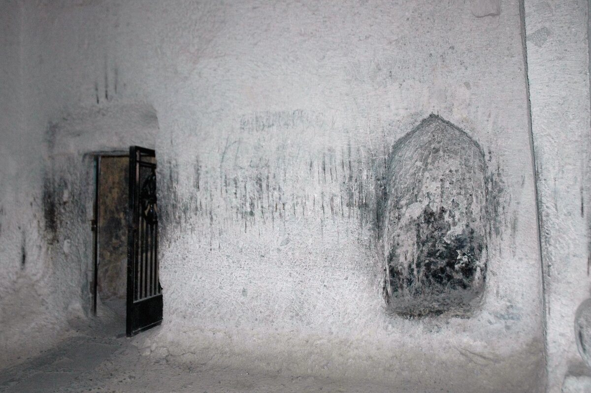 Внутри монастыря в скале - Alexandra Sakharova