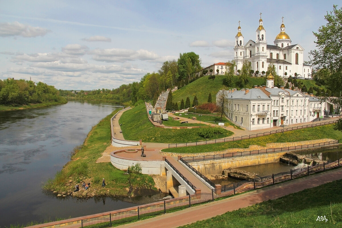 *** - Роланд Дубровский