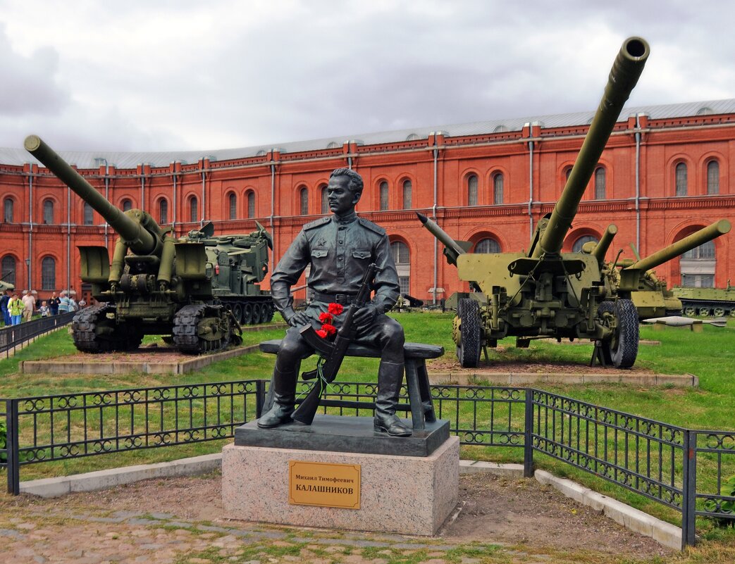 Памятник Михаилу Тимофеевичу Калашникову - Сергей М Памятник Михаилу Тимофеевичу Калашникову - Сергей М