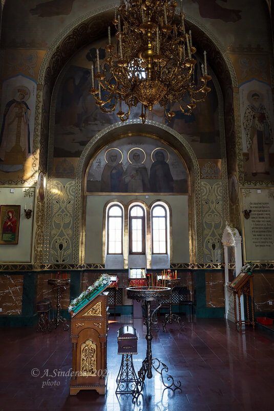 В церкви - Александр Синдерёв