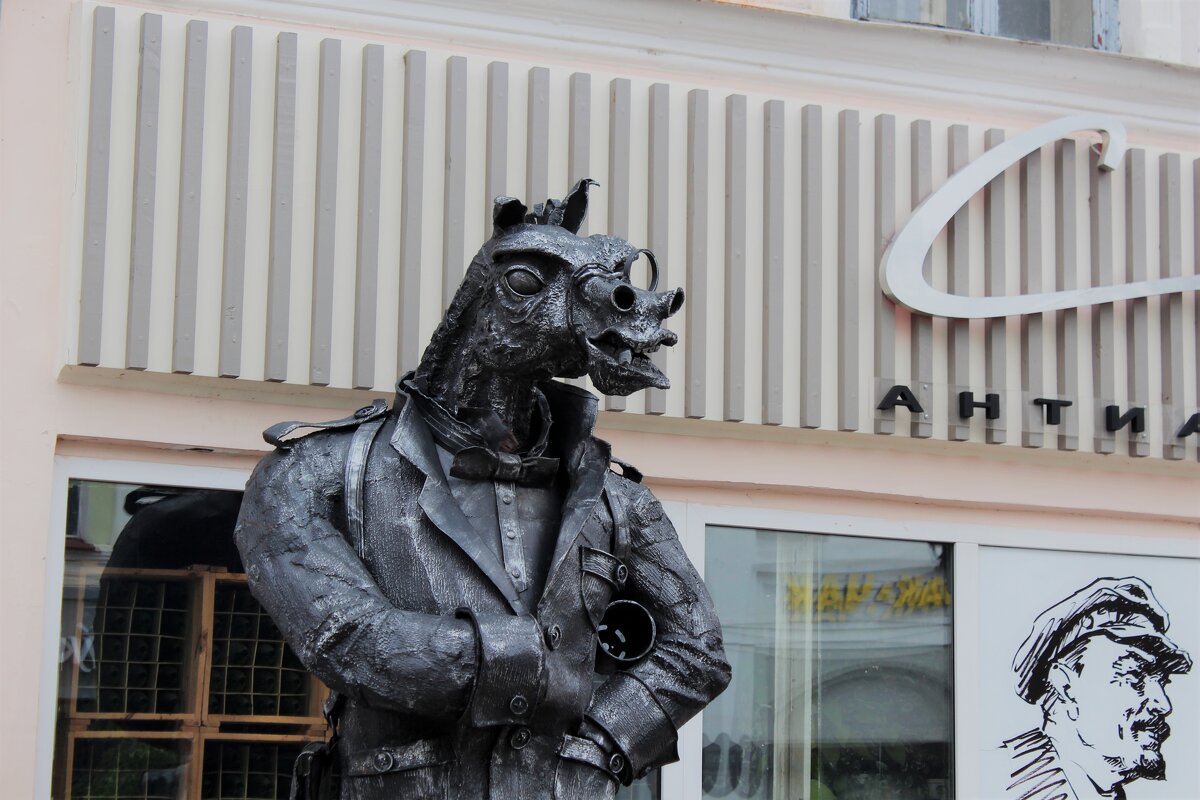 Статуя "Конь в пальто" - Марсель Валеев