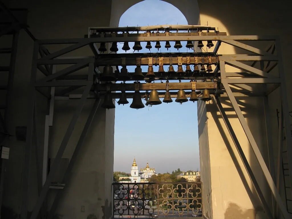 Звонница. Киев. На заднем плане Софийский собор. - Надежда 