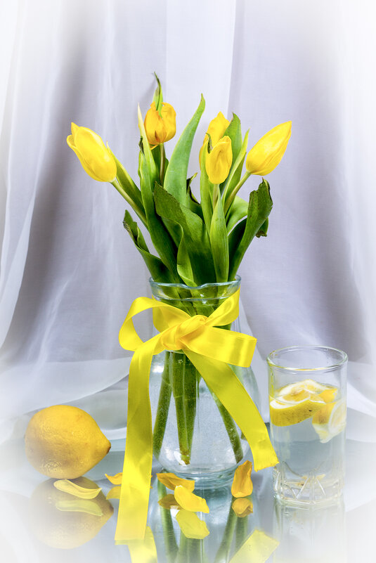 Желтые тюльпаны - Людмила Павловна Крышковец