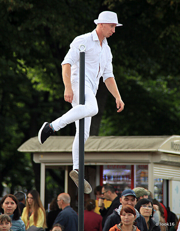 кажется май начинается - Олег Лукьянов