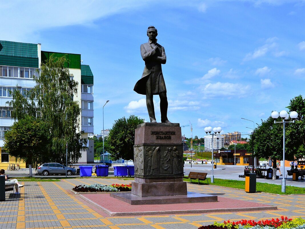 Чебоксары. Памятник Константину Васильевичу Иванову. - Пётр Чернега Чебоксары. Памятник Константину Васильевичу Иванову. - Пётр Чернега