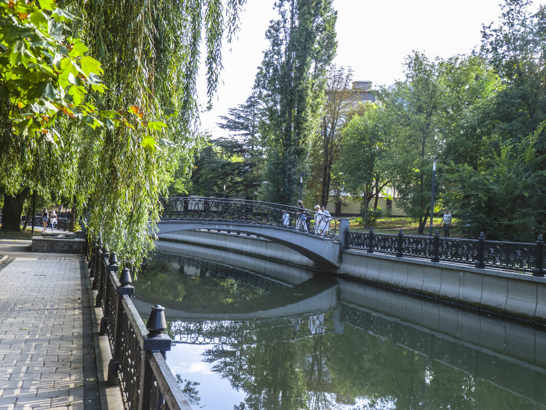Люди на мосту - Валентин Семчишин Люди на мосту - Валентин Семчишин