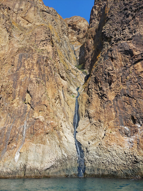 Маленький но высокий водопад - ИРЭН@ . Маленький но высокий водопад - ИРЭН@ .