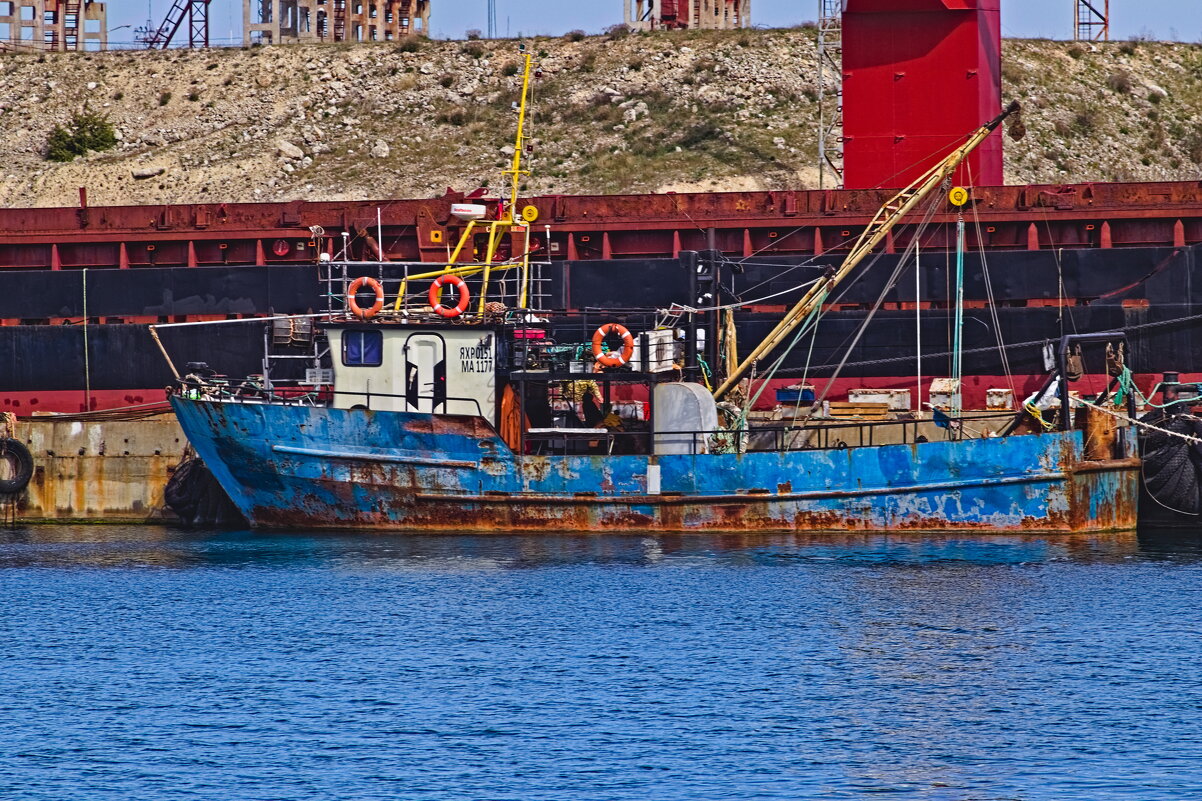 Маломерный рыболовный сейнер-траулер рефрижераторный - Giant Tao /