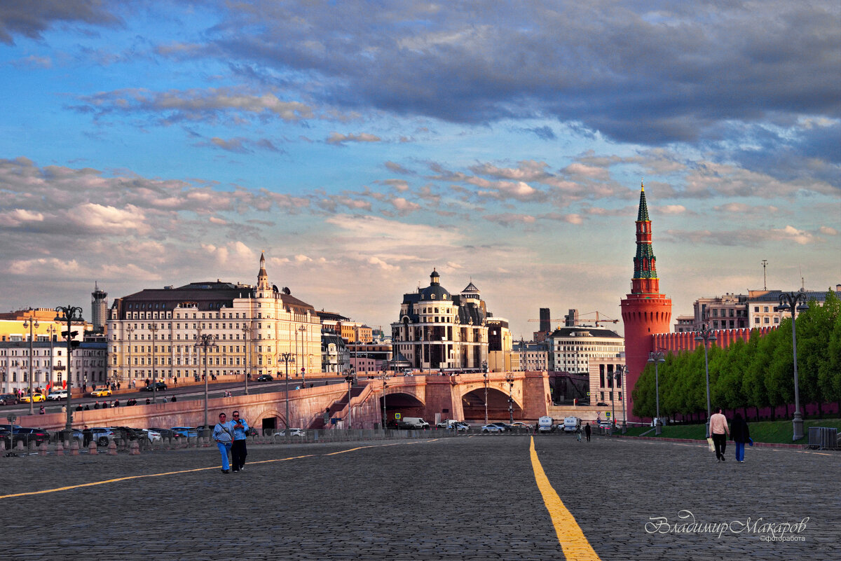 "С Васильевского спуска. Весна"© - Владимир Макаров "С Васильевского спуска. Весна"© - Владимир Макаров