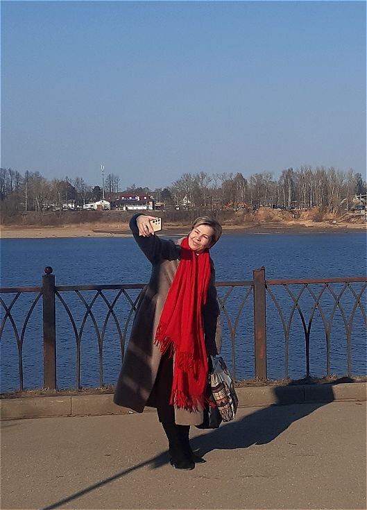 Автопортрет на фоне Волги! - Нина Андронова