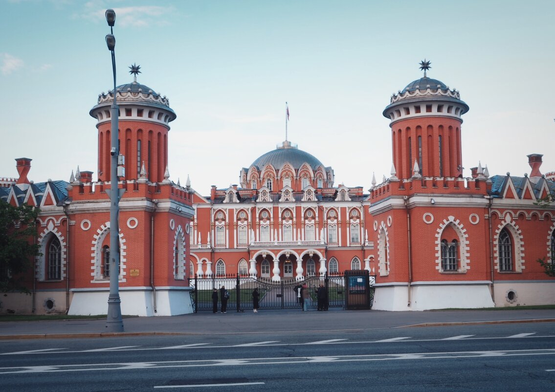Петровский путевой дворец - Магомед . Петровский путевой дворец - Магомед .