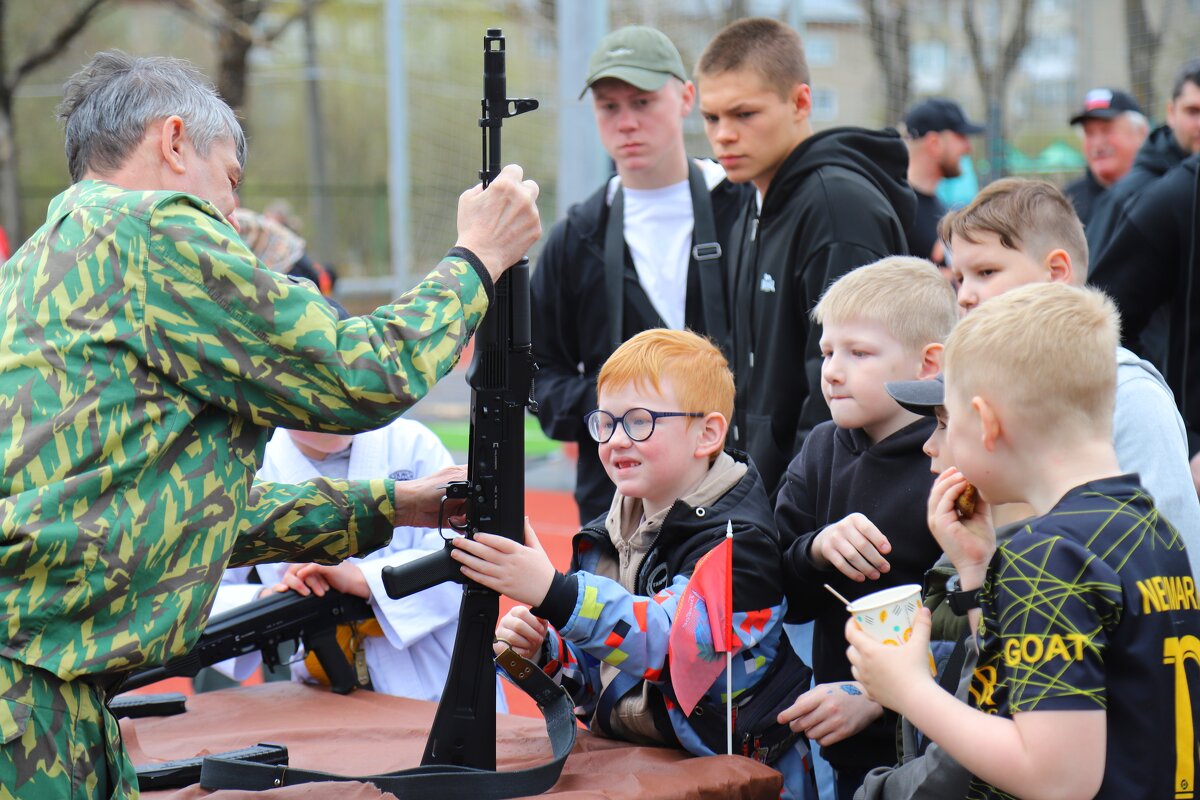 вооот   бы  пострелять из  него. - Владимир иванов