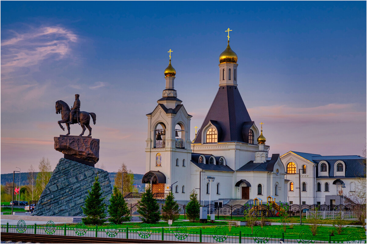 Храм прихода Воскресения Христова, памятник Александру III - Алексей Мезенцев Храм прихода Воскресения Христова, памятник Александру III - Алексей Мезенцев