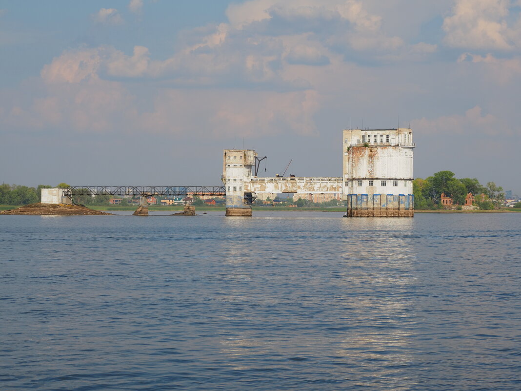 Старый, не работающий, водозаборный узел Казани на Волге. - Евгений Седов Старый, не работающий, водозаборный узел Казани на Волге. - Евгений Седов