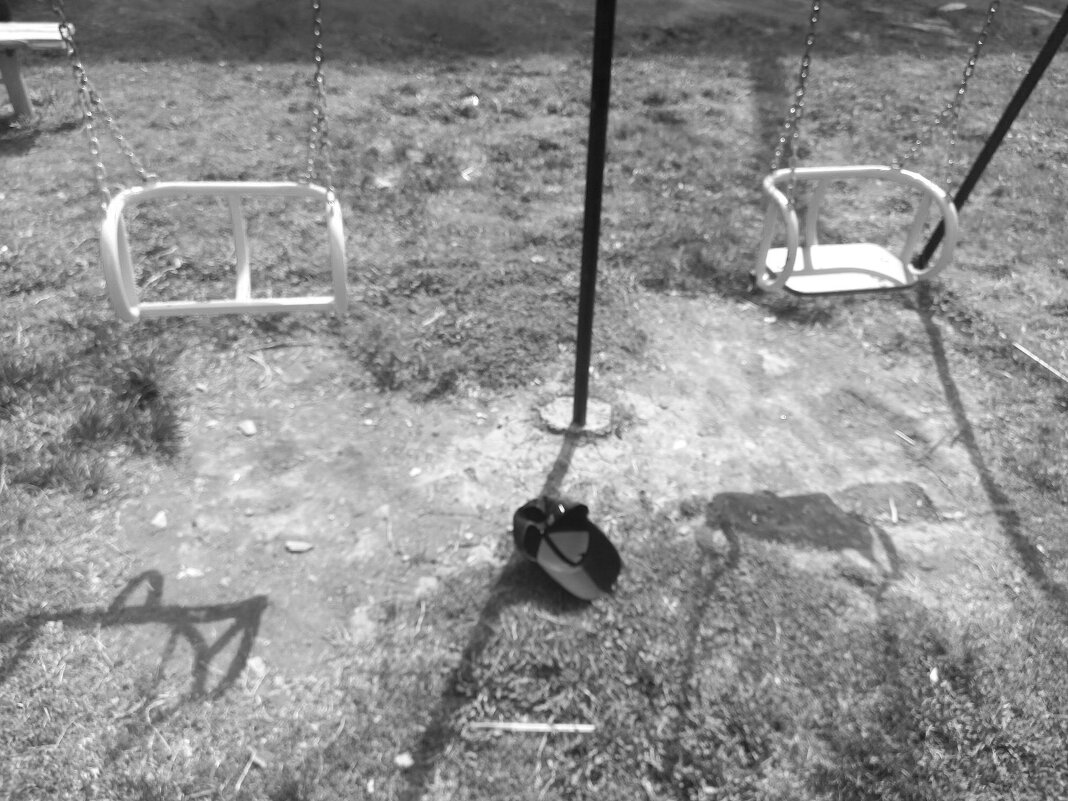 Кто-то, хотел покачаться и перестарался кепку обранив. - Игорь Солдаткин