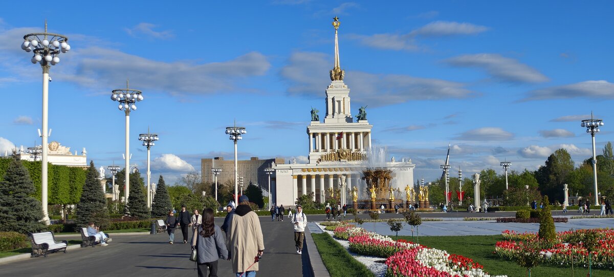 Главный павильон ВДНХ - <<< Наташа >>>