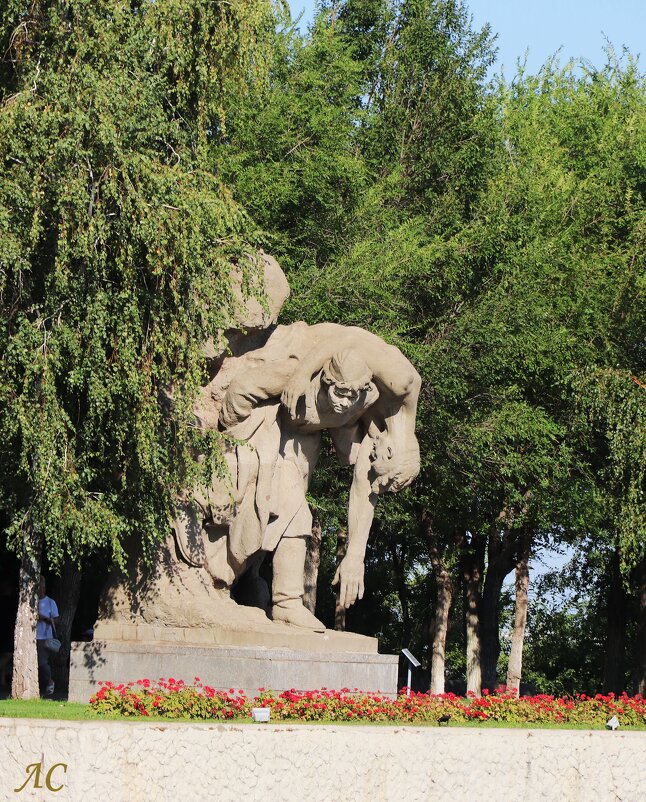 Площадь героев,Мамаев курган, Волгоград - Любовь Сахарова