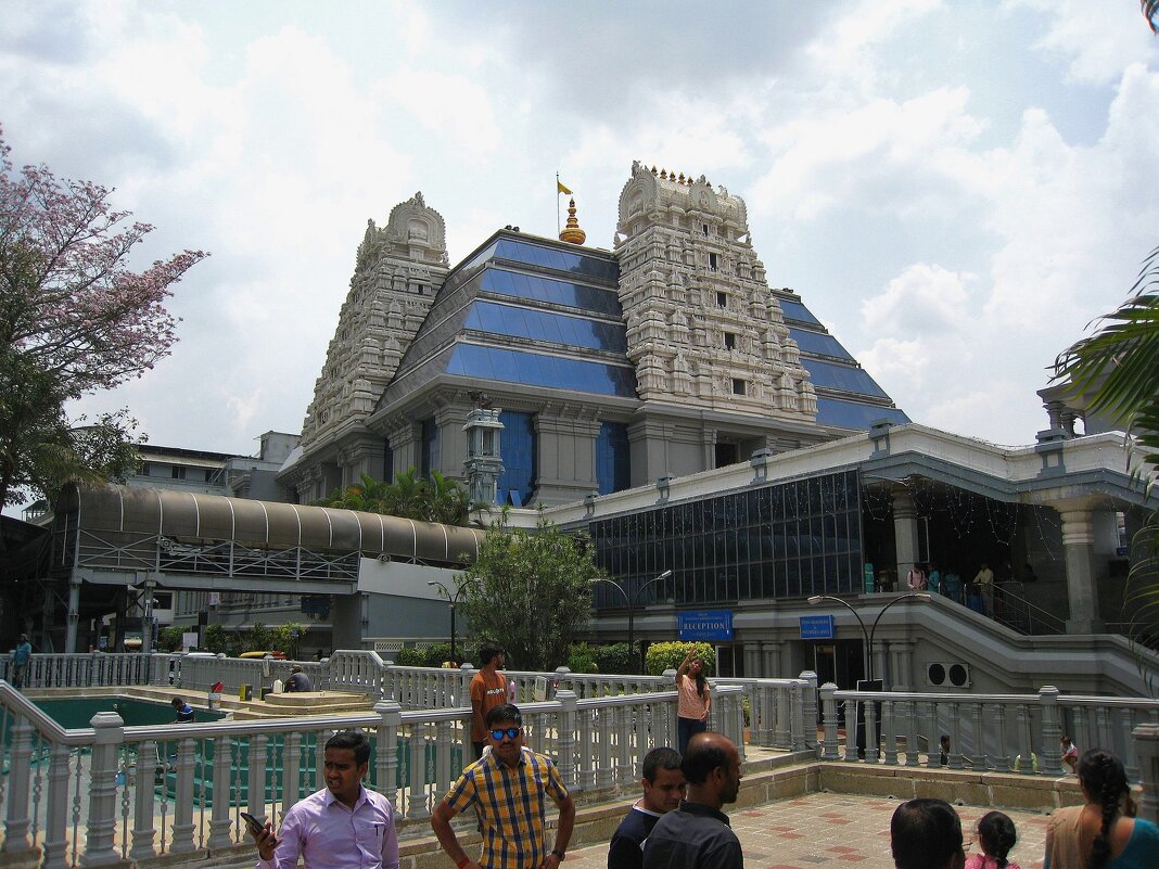 Индуистский храм Шри Радха-Кришна-Чандра Мандир, Бангалор, Индия. - unix (Илья Утропов)