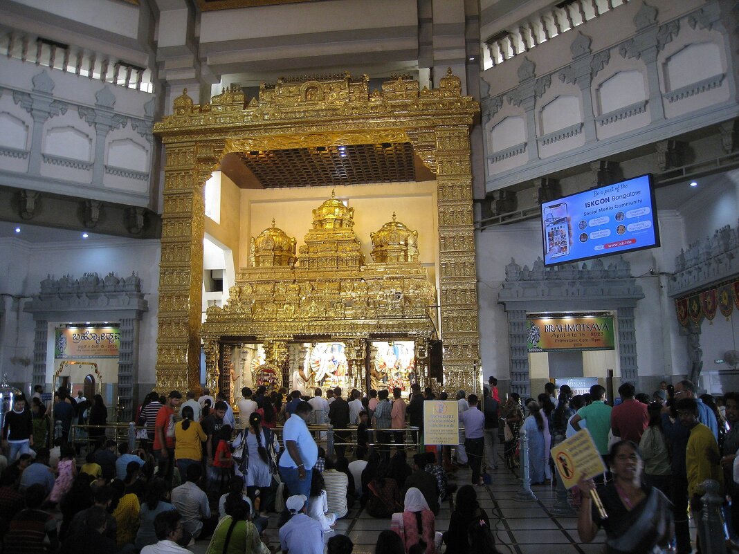 В храме Шри Радха-Кришна-Чандра Мандир. - unix (Илья Утропов) В храме Шри Радха-Кришна-Чандра Мандир. - unix (Илья Утропов)