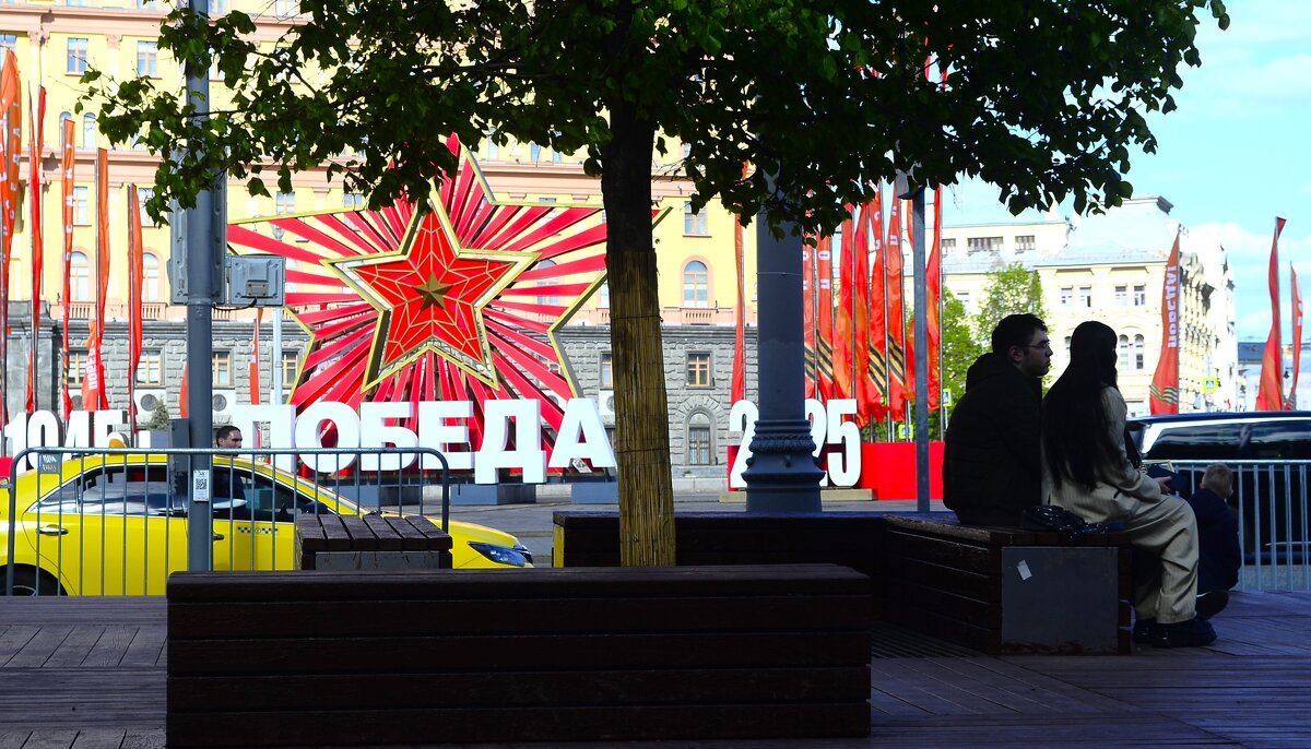 На Лубянской площади. - Василий Палий