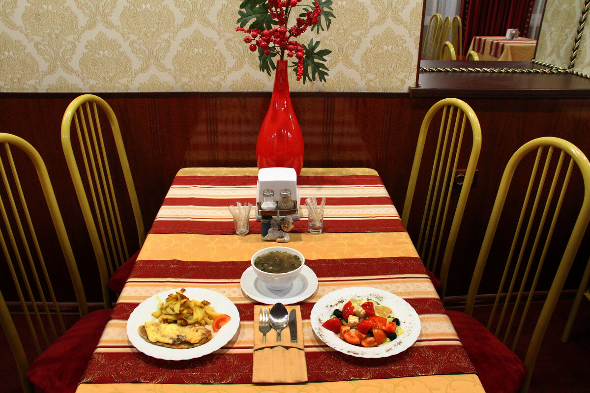 Обед в кафе гостиницы "Советская" - Vlad Сергиевич Обед в кафе гостиницы "Советская" - Vlad Сергиевич