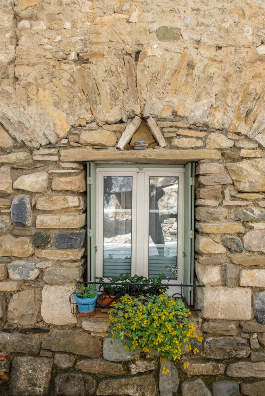 Окно в старом каменном доме - Георгий А Окно в старом каменном доме - Георгий А