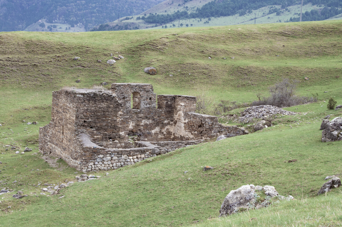 Горная Ингушетия. Руины древнего христианского храма Альби-Ерды - Gen Горная Ингушетия. Руины древнего христианского храма Альби-Ерды - Gen