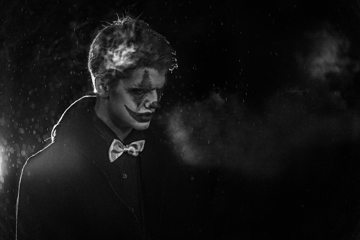 В темноте один - Джованни Луче